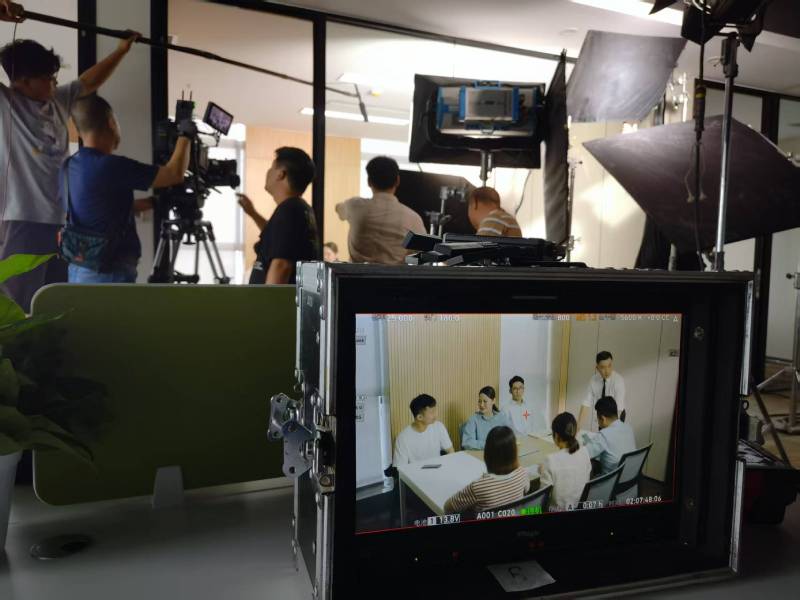 四会市TVC拍摄公司：科技产品视觉化大师，诠释未来感与功能美学